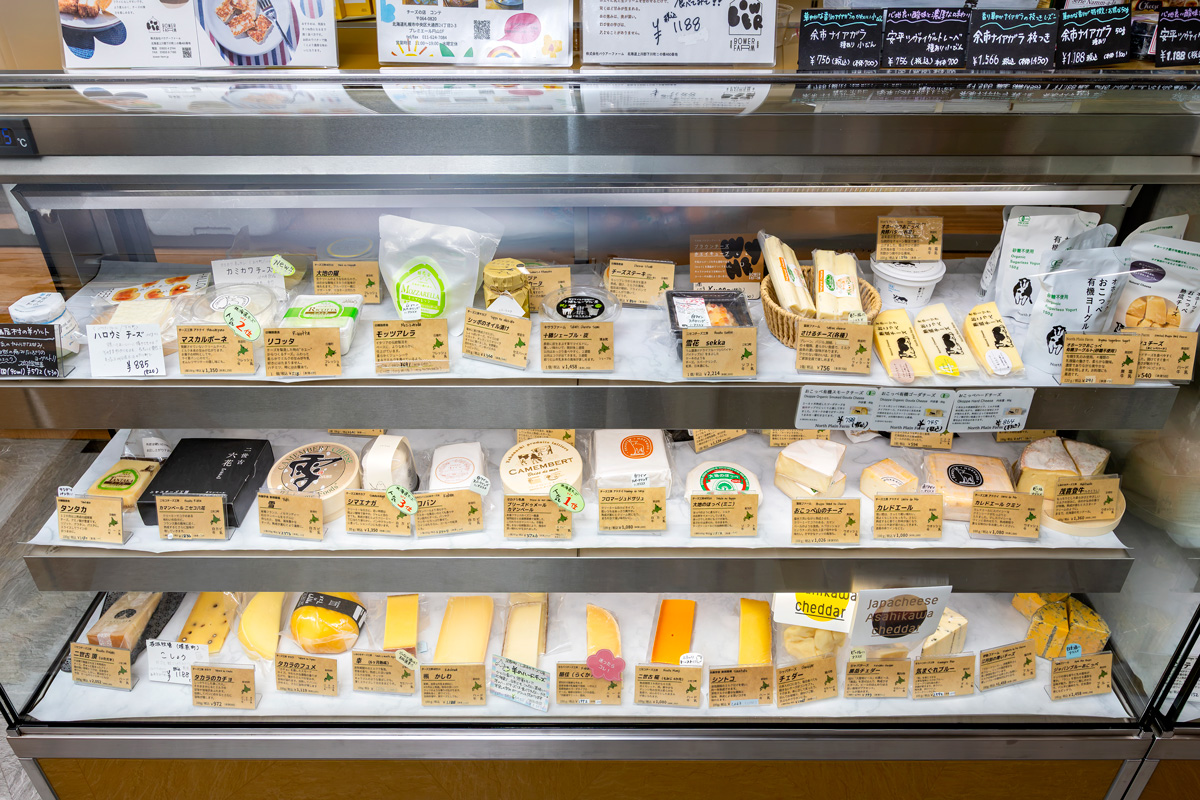 チーズの“先生”に、教わりながら深く知る。
住宅街の専門店〈チーズの店 コンテ〉へ。