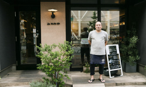 元酒屋が、自然派レストランに転身。椎名町界隈で、体にやさしい料理とお酒を丁寧に提供する〈みかわや〉。