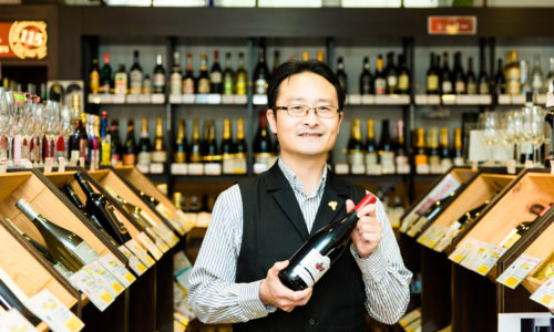 ソムリエでもある北田さん自ら産地に買い付けに出かけて直輸入しているから、いいワインが驚くほど良心的な価格で販売されています。「所沢界隈のワイン好きなら全員が〈北田屋本店〉さんのお世話になっているはず」と阿部さん。