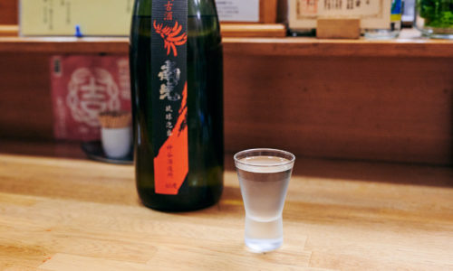 「営業後、一人でさくっと飲みたいときはここに寄ります。珍しい日本酒が色々おいてあるのでいつ行っても新鮮な気持ちで楽しめます。マスターに、料理似合うお酒を選んでもらうことも」店内ではライブなどのイベントが開催されることも。