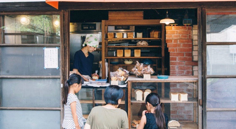 【東京】傳奇名店〈Kaiju屋〉,新天地宛如在郊外野餐。