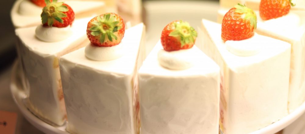 【京都】主角就是草莓!琳瑯滿目的奢侈草莓甜點就在京都烏丸!