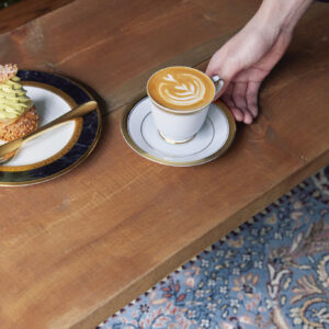 東京藏前孕育人氣咖啡館！「菓子屋SHINONOME」內的「喫茶 半月」，一間有著成熟風情的優雅咖啡＆茶館-Hanako Taiwan